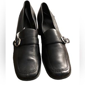 Laura Scott size 8.5 black genuine leather square toe  loafer silver buckle